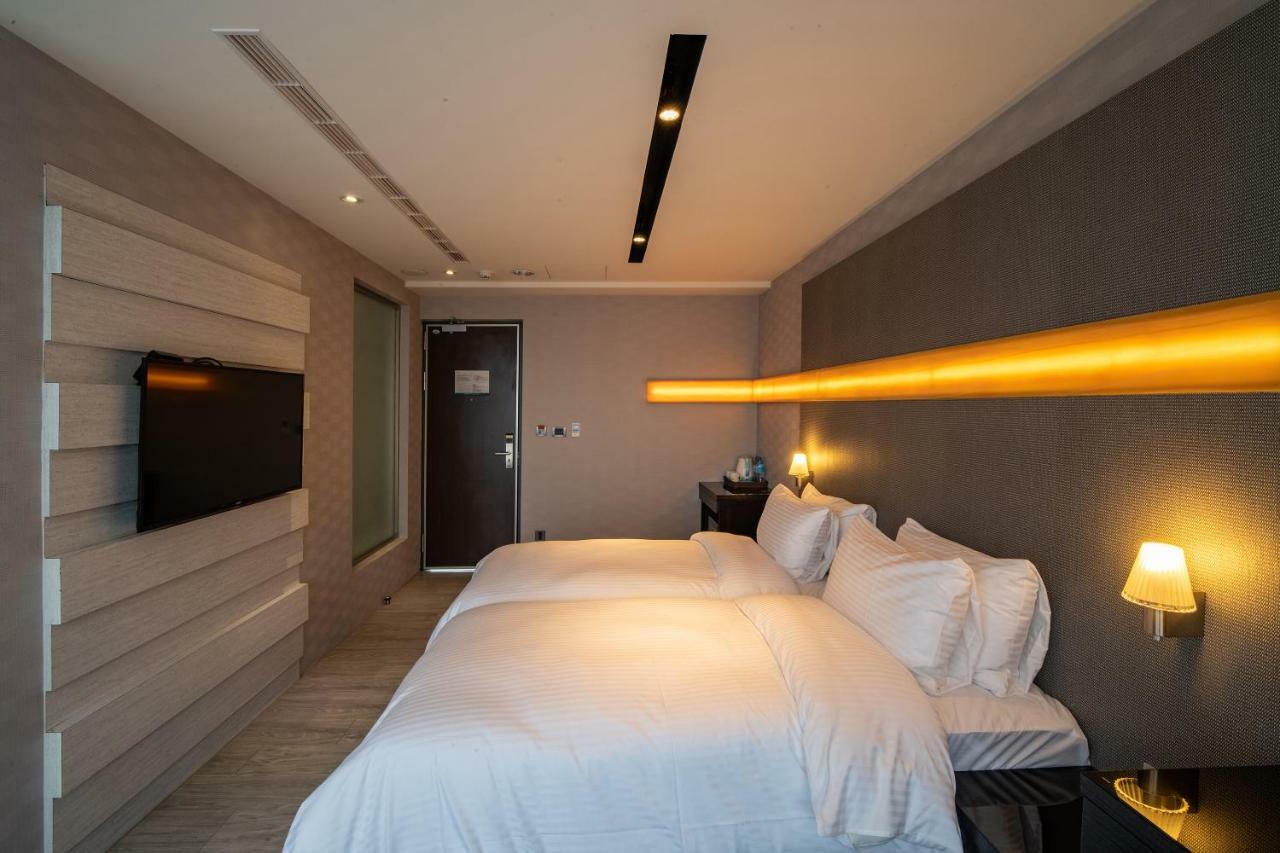 Fengjia Hotel Bell Đài Trung Ngoại thất bức ảnh